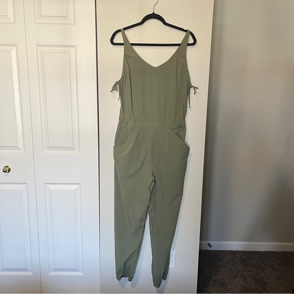 Mountain Hardwear Railay Romper Pant Size Large 10/28 Olive Green